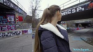 Ember, Public Agent Kinuski lovagol nagy spanyol farkon kint!