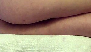 십대 털보지 클로즈업으로 진짜 오르가즘 펄떡임 포르노 보며 허벅지 꽉 조여 쾌감