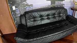 Sophia Wolf Pamer Lingerie Seksi di Aksi Panas Behind-the-Scenes