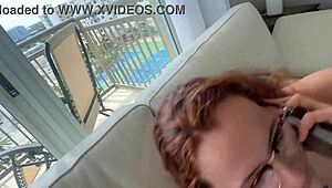 Rødhåret stemor Eviee rir hardt i senga, tabu