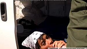 كس مستدير بني يأخذ نيك في تجميع قاسي خارجي