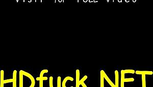 Παθιασμένη Μικροκαμωμένη Κοπέλα Πειράζεται για Σκληρό Σκυλίσιο Γαμήσι