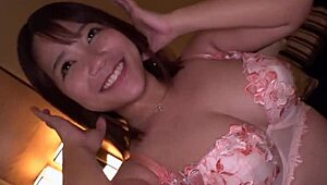 Hati Saya Berdegup Melihat Tits Lembut Besarnya Meledak!