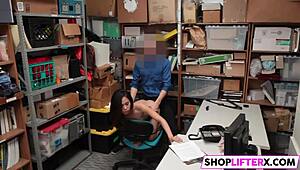 사건 번호 36657862, 가게에서 블로우잡 중, 이런!