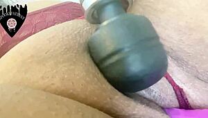 Ebony BBW med feit fitte knuller hardt med dildo