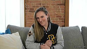 Εξερευνώντας διαφορετικές κινήσεις και αισθήσεις σε ένα πειραχτικό παιχνίδι JOI με σκισμένα ρούχα;