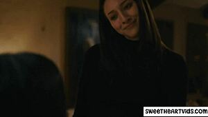 לסביות נשואות מלקקות כוס בסצנת סקס חתונה