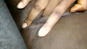 כוס ורודה נוטפת רטובה באוננות קרובה שמנונית עזה