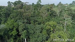 ฉัน... ฉันแทงเธอด้วยควยใหญ่ไม่ได้ แม้เลียก้นในชุดชั้นใน มันตึงเกินไป...