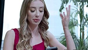 Odotushuoneessa Mallit Gracie Jane ja Haley Reed Panee Kovaa