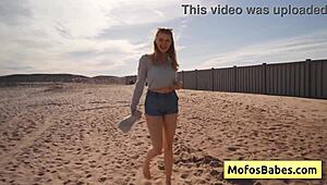 Натуральная сиськастая блонда Сахара Скай сосет мокро Чарльзу Дера в тачке у пляжа