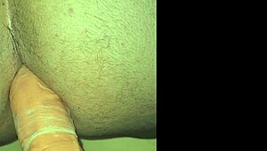 用硬假屌狠狠操我骚屁眼，爽爆了