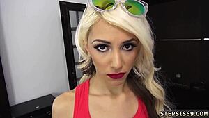 大学少女18+作为吊起的继妹猛喷