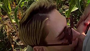 Wow boleh tolong kawan kau kat ladang jagung ni?