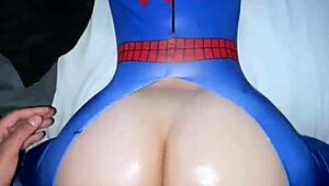 ब्लॉन्ड स्पाइडर वुमन कहती है, अब मेरे बिग ब्लैक कॉक को लो।