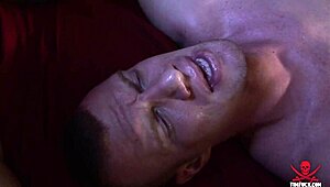 חמישה בחורים חרמנים גנגבנגים זונה גבר מוכנה. זיין ברבק ופעולה כפולה מתרחשים בסצנה קבוצתית פרועה.