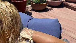 Megszállottan imádom a szőke csaj tökéletes seggét dugni