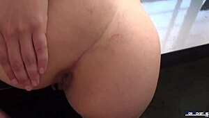 Chytnu kámošku s dokonalou prdelí a tvrdě ji ošukám doma