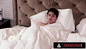 Devils Film - Mama vitregă Texas Patti tânjește după pula mare a fiului vitreg în curul strâmt pentru sex dur.