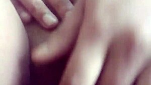 Weebseries Paparkan Gadis Kolej Solo Onani Di Bilik Tidur Dengan Kostum Vibe Parti Seksi