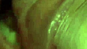 Lenyűgöző mami cicijei meg puncikja két farkasszal szétbaszva