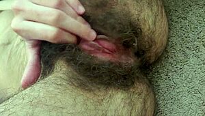 Пипам си косматото място отблизо за диво лично шоу днес