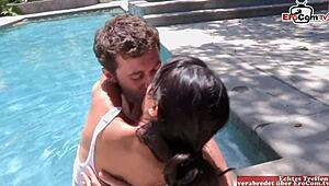 Ai încercat anal cu brunetă micuță asiatică 18+ în alb?