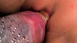 Виждал ли си напрегната путка да пръска така? Гореща милф акция