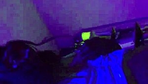 Waarom neuk ik 's nachts en probeer ik stil te blijven?