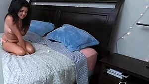 Fransk mester Alex Legend dekker Leda Lathoria sitt ansikt med sæd