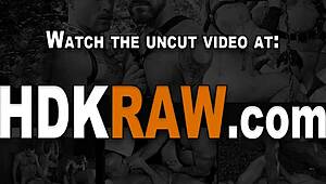 哇，这个gay猛男脸上被射满了精液！💦