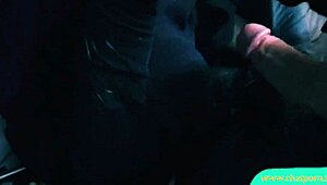 Cowok Paksa Brunette Cantik Blowjob Dengan Cum di Muka