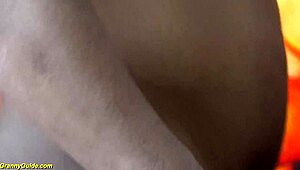 Hårig 80-årig mormor provar första interracial med stor svart kuk