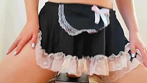 ว้าว ดูดิลโด้ยางใหญ่ๆ สอดเข้าไปในหีเปียกๆ จนถึงจุดสุดยอดสุดมันส์! 😍