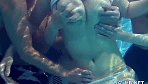 Japonská dáma prichytená v divokej gangbang akcii vol 6