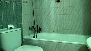 Брате, пичка моје маћехе ме тако брзо диже у овој перверзној породичној јебачини