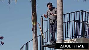 Skyler Storm ยั่วแฟนรุ่นใหญ่ด้วยนมสวยๆ ของเธอ