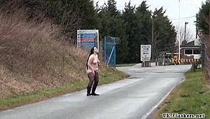 胖业余妹Emma户外裸露，秀出她的BBW曲线