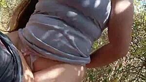 Napalona Latynoska Macocha z Wielkimi Cyckami Zaprasza Pasierba na Dzikie Rżnięcie w Lesie