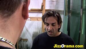 Não Acredito que Metemos Nela Um por Um no Armazém Lixo!