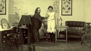 Nogensinde set en vintage behåret fisse som denne? Hvordan kneppede de i dampdagene?