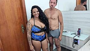 BBW Kelly Campos első pornójában keményen megbaszva egy nagy farkú pasitól, szájba kapja a cumot.