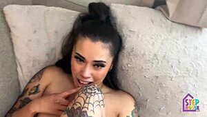 Anak tiri nakal akhirnya dihukum oleh daddy macam mana?