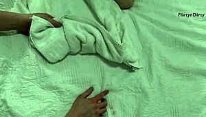 Naamioitu milf Veronica varastaa siemenen tiukalla pillullaan hurjassa lähetyssaarnaajassa. Naapurit kyttäävät alistuvaa menoa.