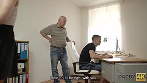 Daddy4k kjæreste tar petite 18+ babe i gammel og ung blowjob med faren