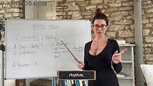Se Miss Fox lære hete cowgirl-triks