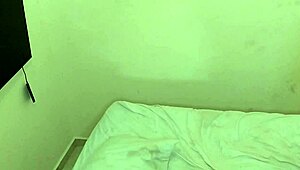 Intensiv gay polterabend-orgie bag kulisserne med bareback-knulning