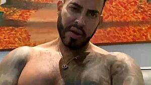 哥们，我就在看Viktor Rom户外solo大黑屌…真热！