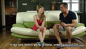 Docinha virgem abre fenda estreita e perde virgindade