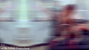 3 monsterkukar knullar rödlockig svart tjej i vild DAP 4 mot 1-session